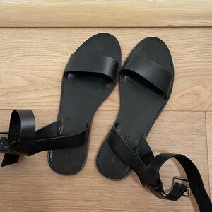 Madewell The Boardwalk Ankle-Strap Sandal in Black.